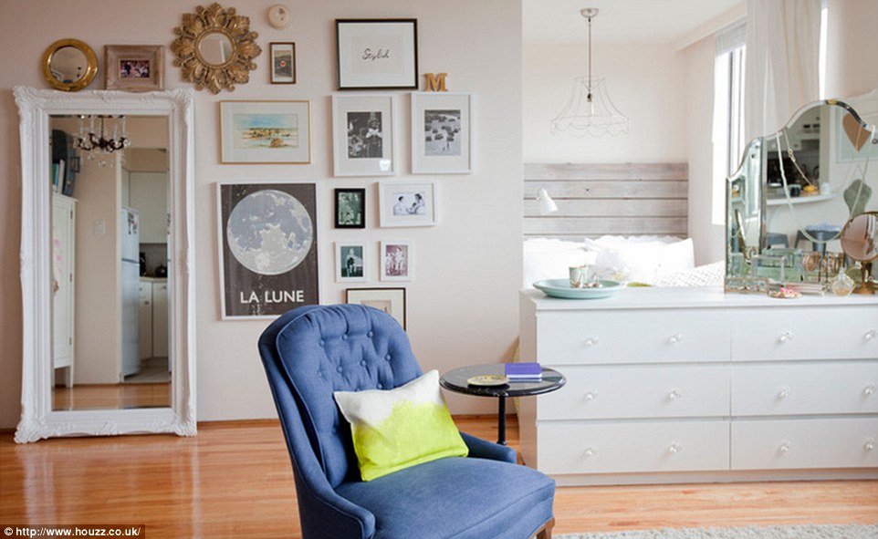 In this studio in Vancouver’s leafy West End neighbourhood, a low, white dresser separates the bedroom from the living area