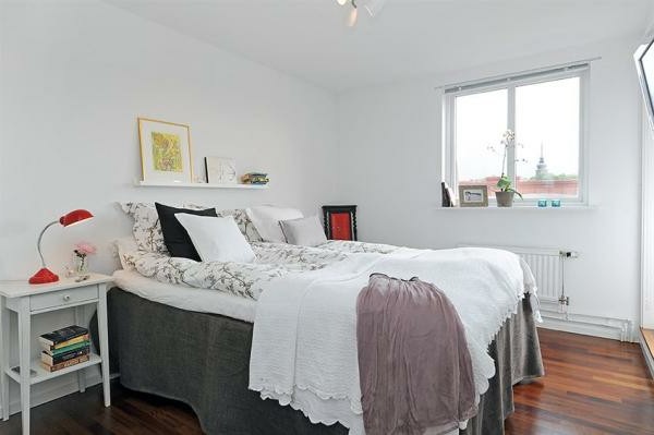 Make Bedroom in Scandinavian style with white walls and white floor ud paper chandelier