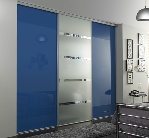 Reflect wardrobe with sliding doors shiny wood paint